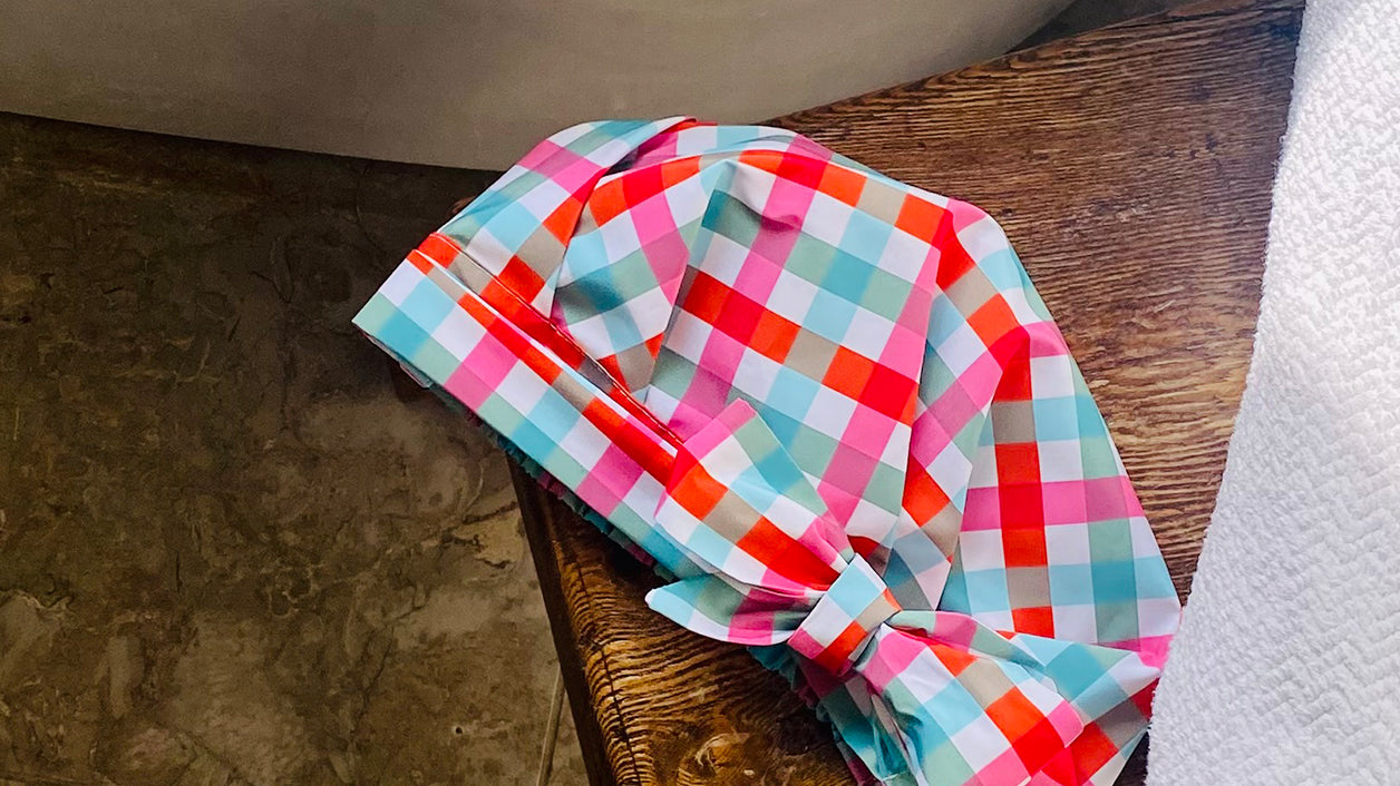 Bow-Tie_shower_cap_gingham_print_near_bath